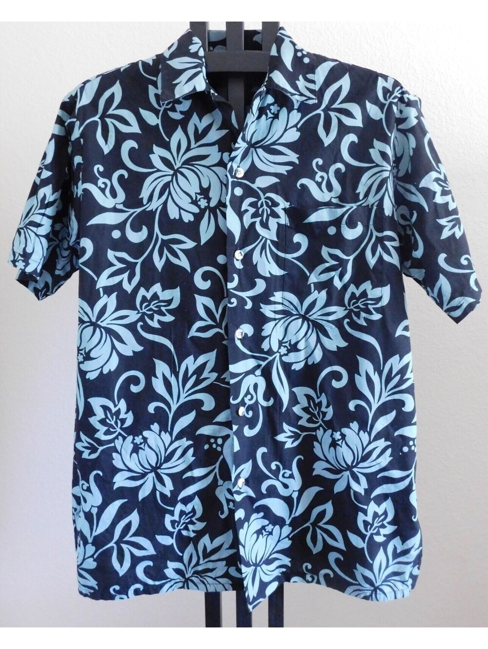 Go Barefoot Hawaiian Shirt Men's Size L Tall Black Seafoam Floral Made in USA